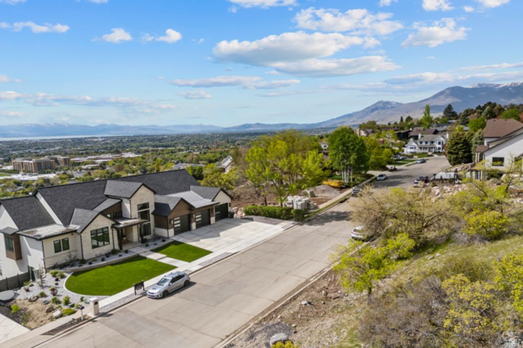 Image 9 of property listing at 1392 N 1500 E 45, Provo, UT 84604