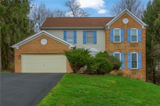 1616 Forest Ridge Dr, Franklin Park, PA 15237