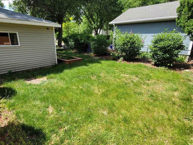 6850 St James STREET, Wauwatosa, WI 53213