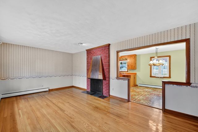 193 Marmon St, Springfield, MA 01129