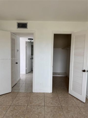 9041 Sunrise Lakes Boulevard 303, Sunrise, FL 33322