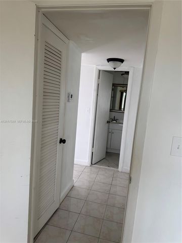 9041 Sunrise Lakes Boulevard 303, Sunrise, FL 33322