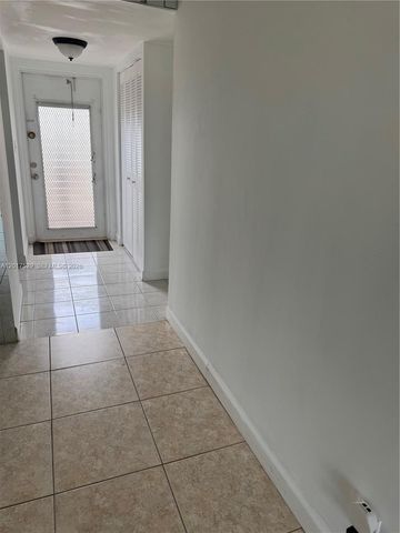 9041 Sunrise Lakes Boulevard 303, Sunrise, FL 33322