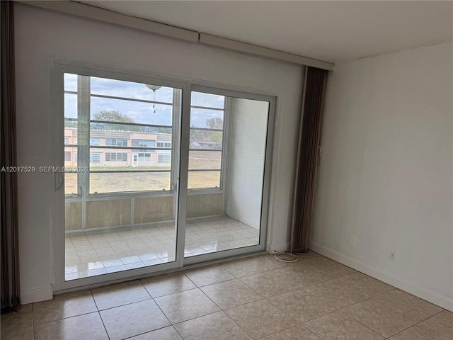 9041 Sunrise Lakes Boulevard 303, Sunrise, FL 33322