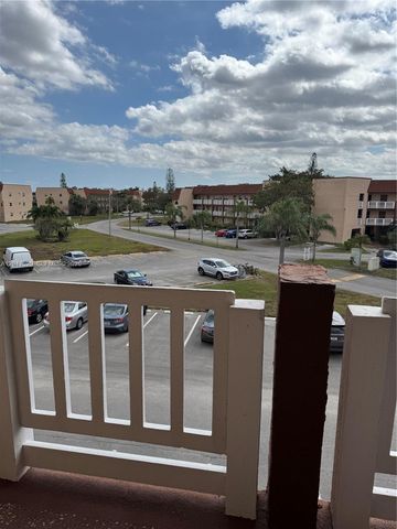 9041 Sunrise Lakes Boulevard 303, Sunrise, FL 33322