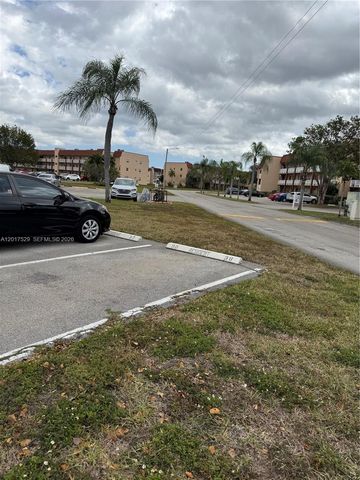 9041 Sunrise Lakes Boulevard 303, Sunrise, FL 33322