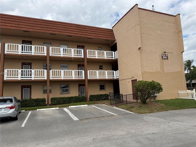 9041 Sunrise Lakes Boulevard 303, Sunrise, FL 33322