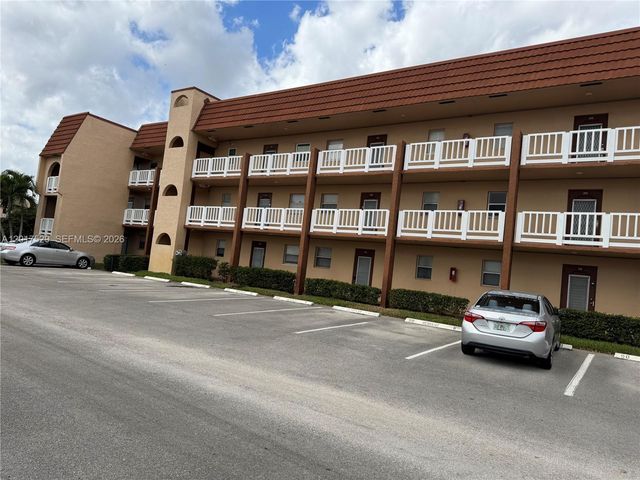 9041 Sunrise Lakes Boulevard 303, Sunrise, FL 33322