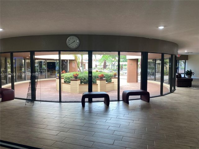 9041 Sunrise Lakes Boulevard 303, Sunrise, FL 33322