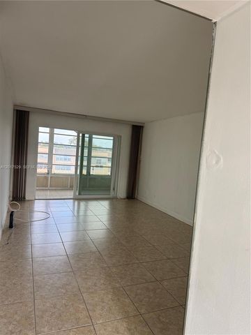 9041 Sunrise Lakes Boulevard 303, Sunrise, FL 33322
