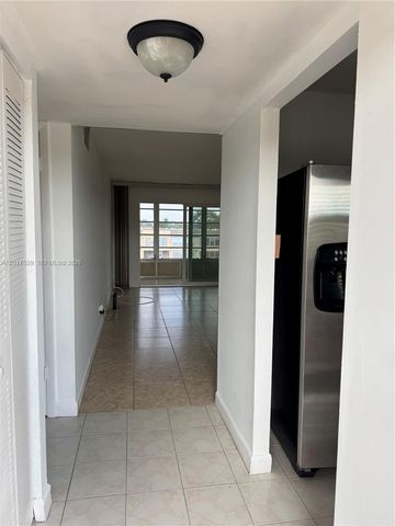 9041 Sunrise Lakes Boulevard 303, Sunrise, FL 33322