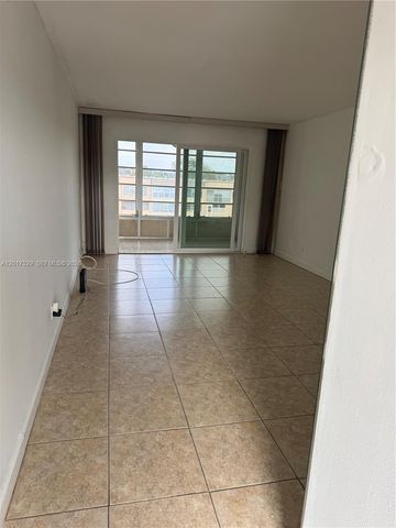 9041 Sunrise Lakes Boulevard 303, Sunrise, FL 33322