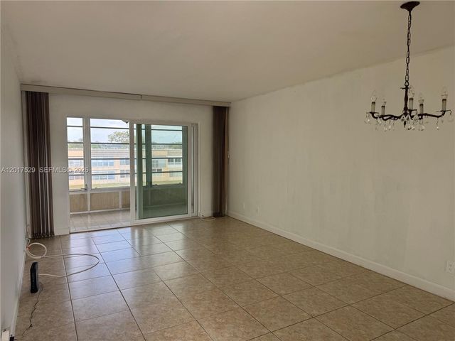 9041 Sunrise Lakes Boulevard 303, Sunrise, FL 33322