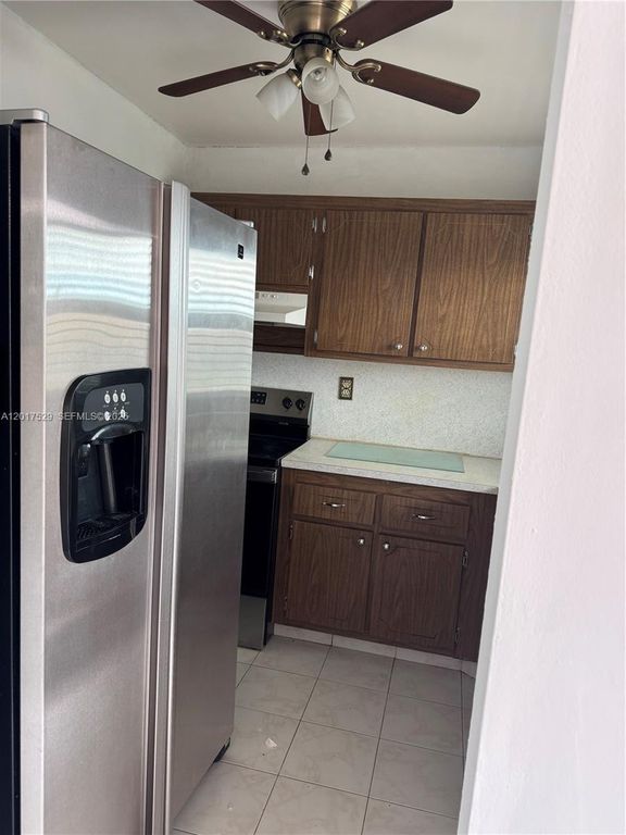 9041 Sunrise Lakes Boulevard 303, Sunrise, FL 33322