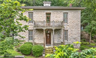 32 Armstrong Street, Eureka Springs, AR 72632