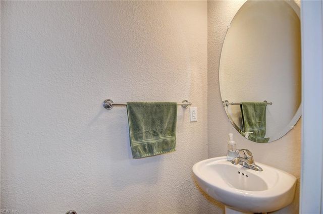 1304 Thrasher LNDG, Chesapeake, VA 23320