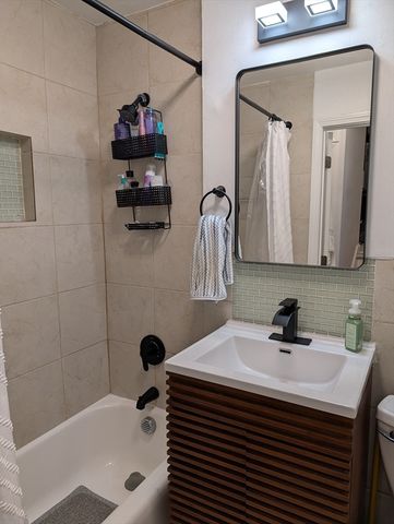 15 University 25, Brookline, MA 02445