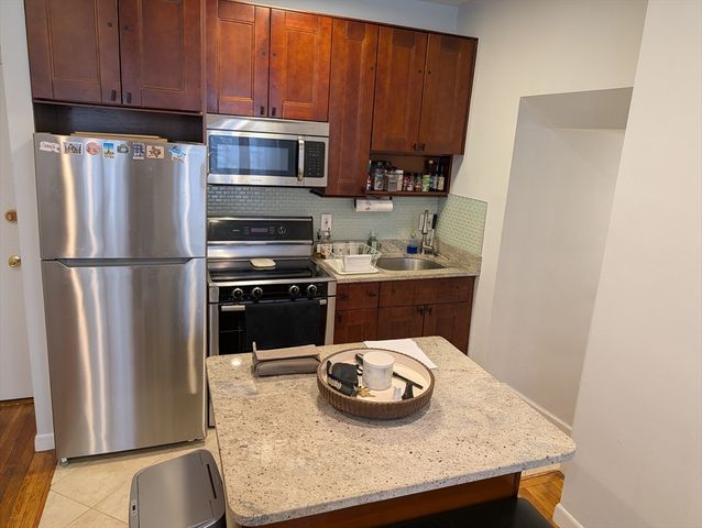 15 University 25, Brookline, MA 02445