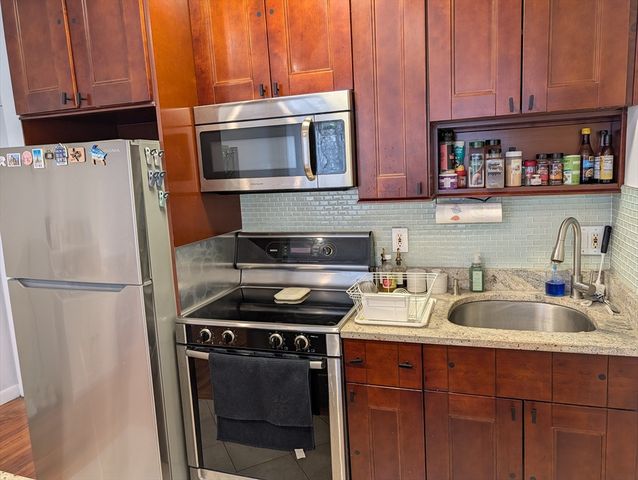 15 University 25, Brookline, MA 02445