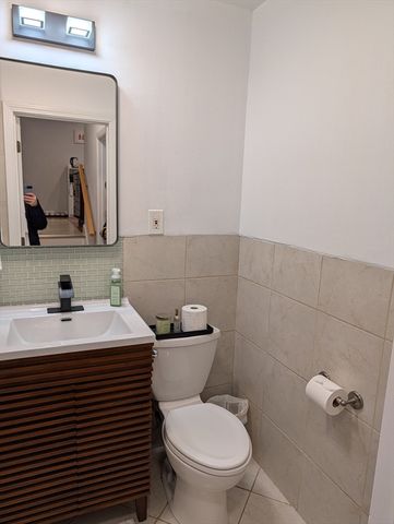 15 University 25, Brookline, MA 02445