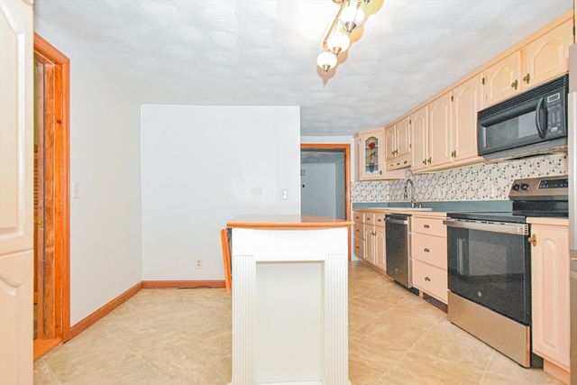 9 Boylston St 9, Fitchburg, MA 01420