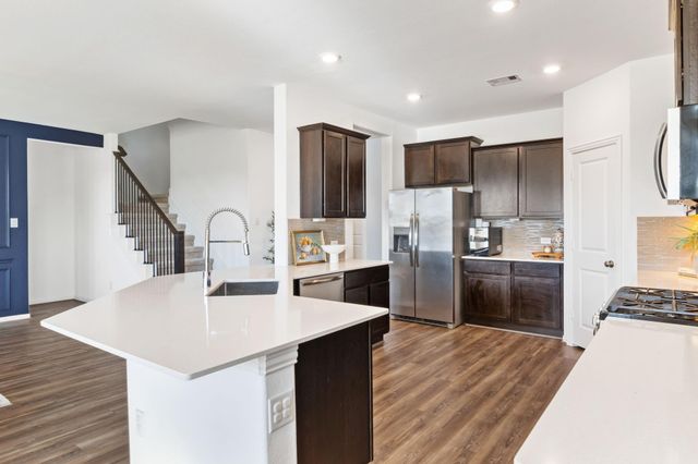 15318 Spring Lake Avenue, Mont Belvieu, TX 77523