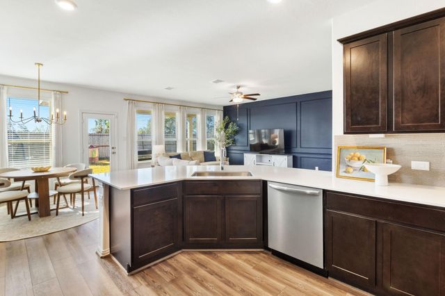 15318 Spring Lake Avenue, Mont Belvieu, TX 77523