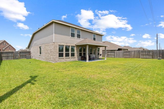 15318 Spring Lake Avenue, Mont Belvieu, TX 77523