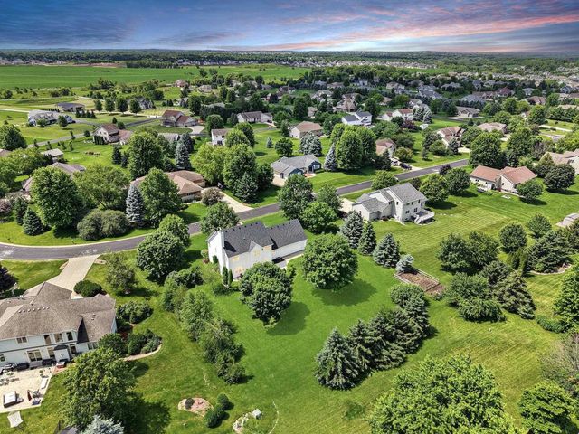 3058 Saddle Brooke Trail, Sun Prairie, WI 53590