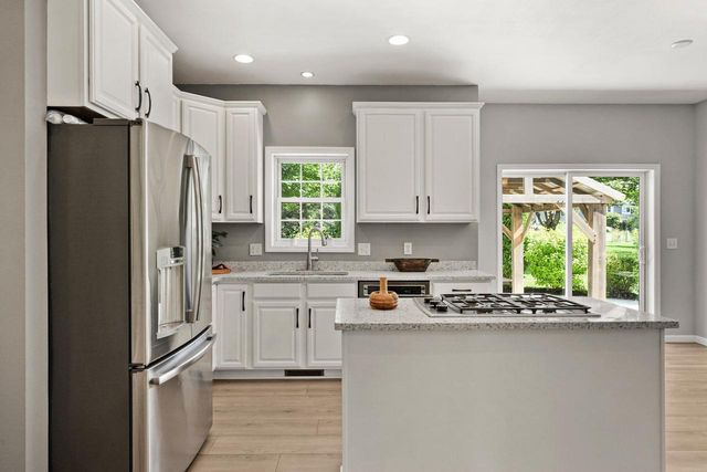 3058 Saddle Brooke Trail, Sun Prairie, WI 53590