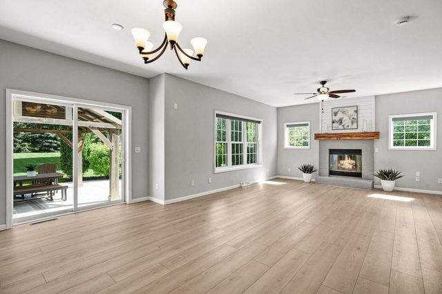 3058 Saddle Brooke Trail, Sun Prairie, WI 53590