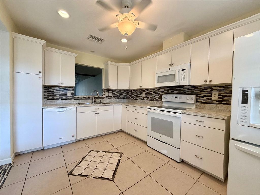Image 5 of property listing at 11210 DOLLAR LAKE DRIVE 2, Port Richey, FL 34668