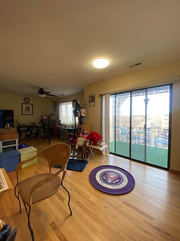 9375 LANDINGS Lane 504, Des Plaines, IL 60016