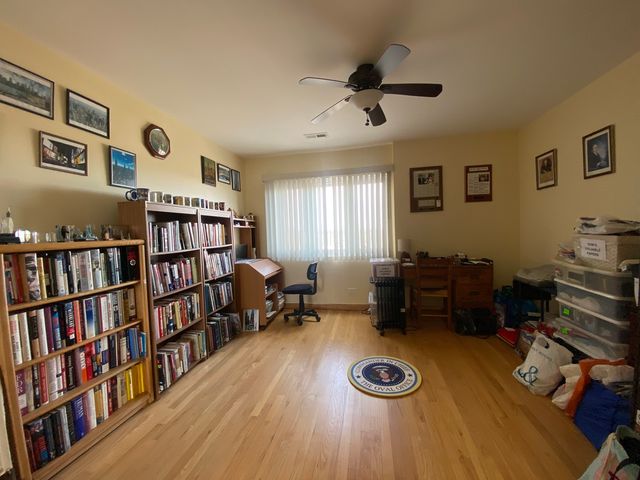 9375 LANDINGS Lane 504, Des Plaines, IL 60016