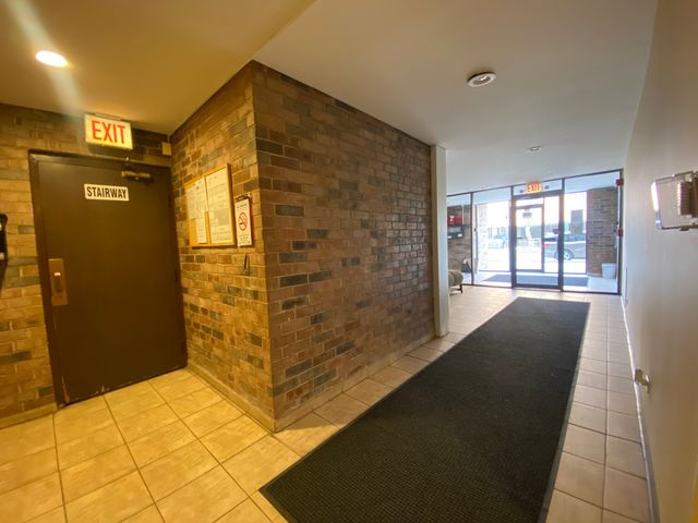 9375 LANDINGS Lane 504, Des Plaines, IL 60016