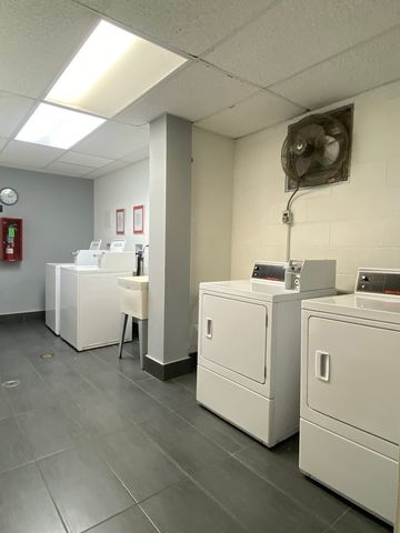 9375 LANDINGS Lane 504, Des Plaines, IL 60016