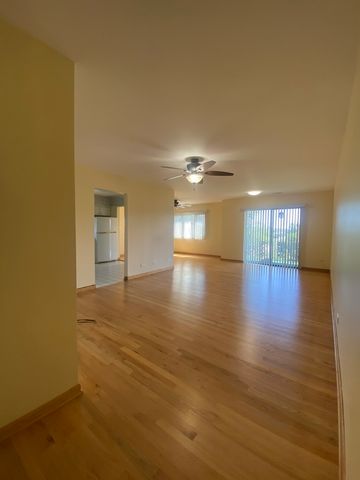 9375 LANDINGS Lane 504, Des Plaines, IL 60016