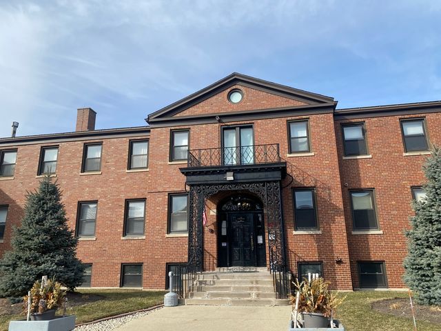 9375 LANDINGS Lane 504, Des Plaines, IL 60016