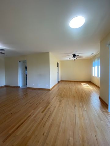 9375 LANDINGS Lane 504, Des Plaines, IL 60016