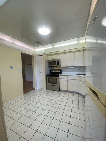 9375 LANDINGS Lane 504, Des Plaines, IL 60016