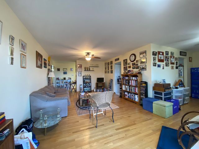 9375 LANDINGS Lane 504, Des Plaines, IL 60016