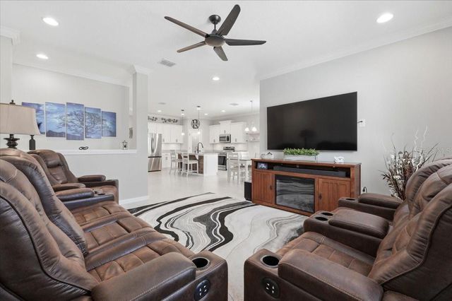 333 MEADOW POINTE DRIVE, Haines City, FL 33844