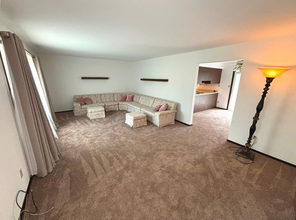 Image 2 of property listing at 222 Northwood Lane, Salem, IL 62881