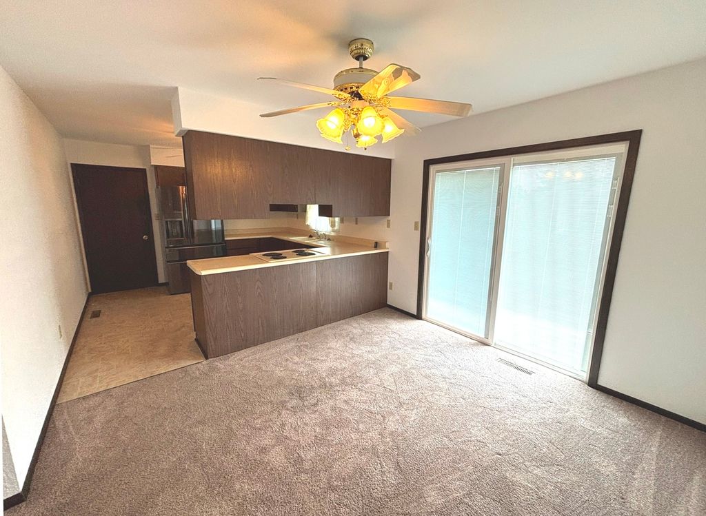 Image 5 of property listing at 222 Northwood Lane, Salem, IL 62881