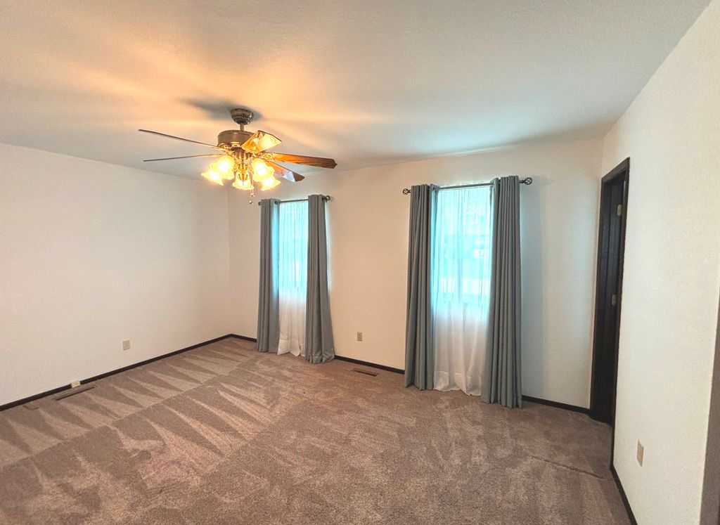 Image 9 of property listing at 222 Northwood Lane, Salem, IL 62881