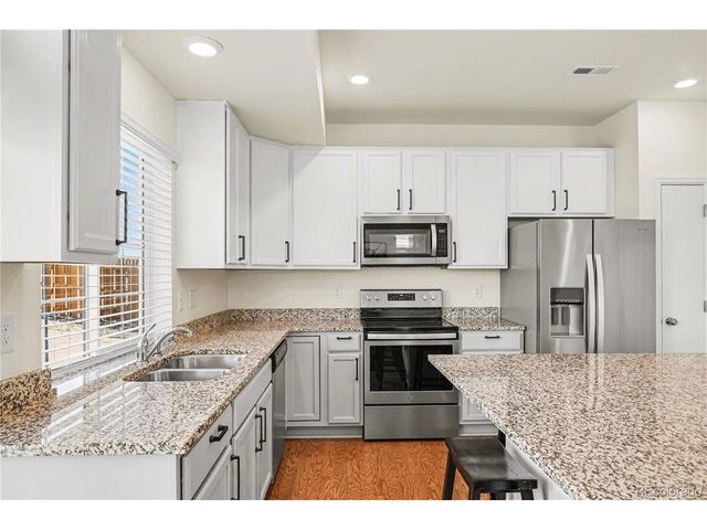 26309 E Maple Dr, Aurora, CO 80018