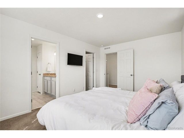 26309 E Maple Dr, Aurora, CO 80018