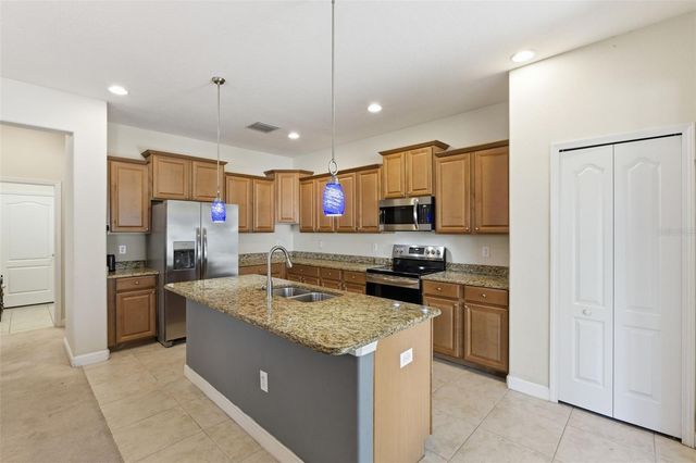 13801 CHALK HILL PLACE, Riverview, FL 33579