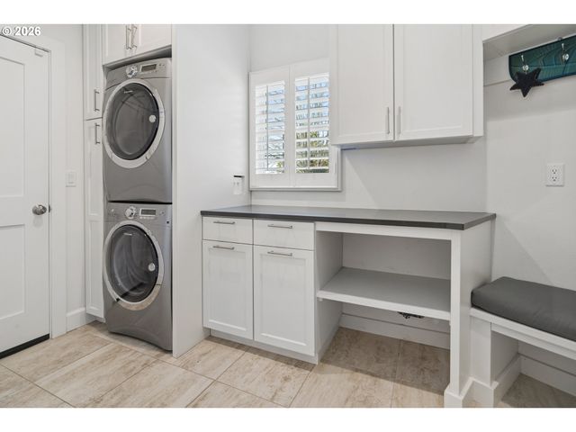 4166 GLACIER LILY St, Lake Oswego, OR 97035