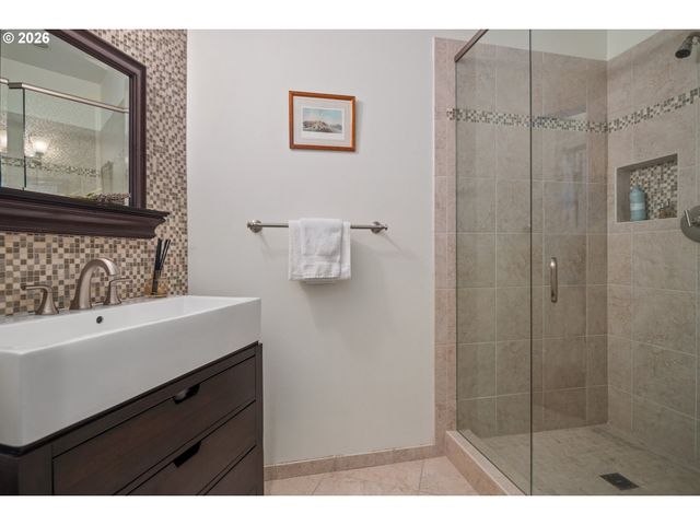 4166 GLACIER LILY St, Lake Oswego, OR 97035